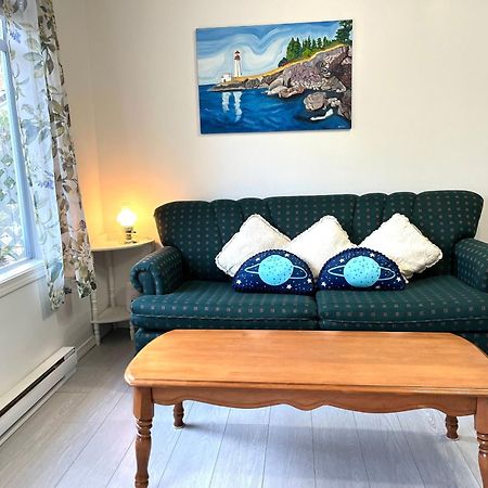 Summer Breeze Hotell Sooke Exteriör bild
