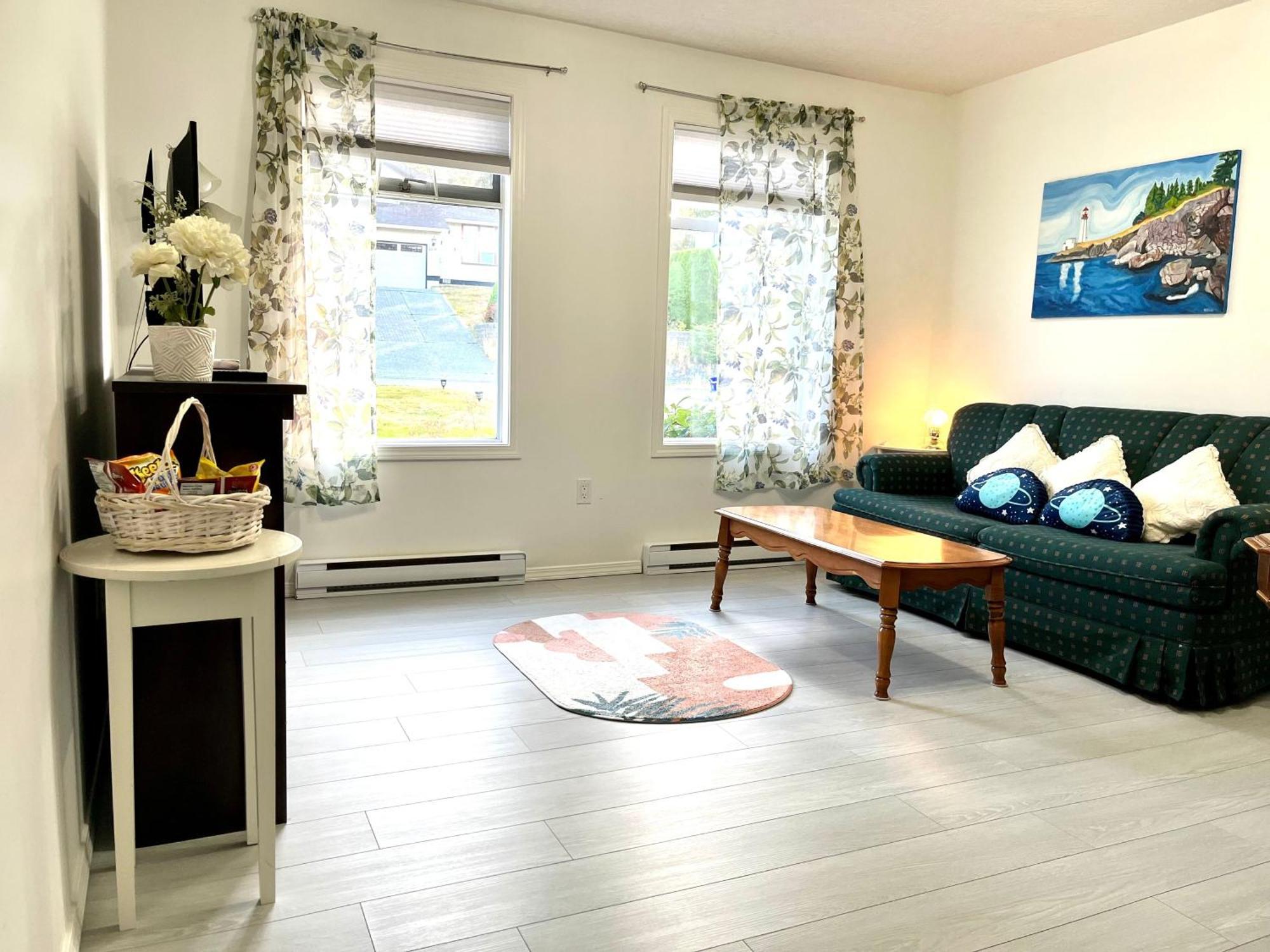 Summer Breeze Hotell Sooke Exteriör bild