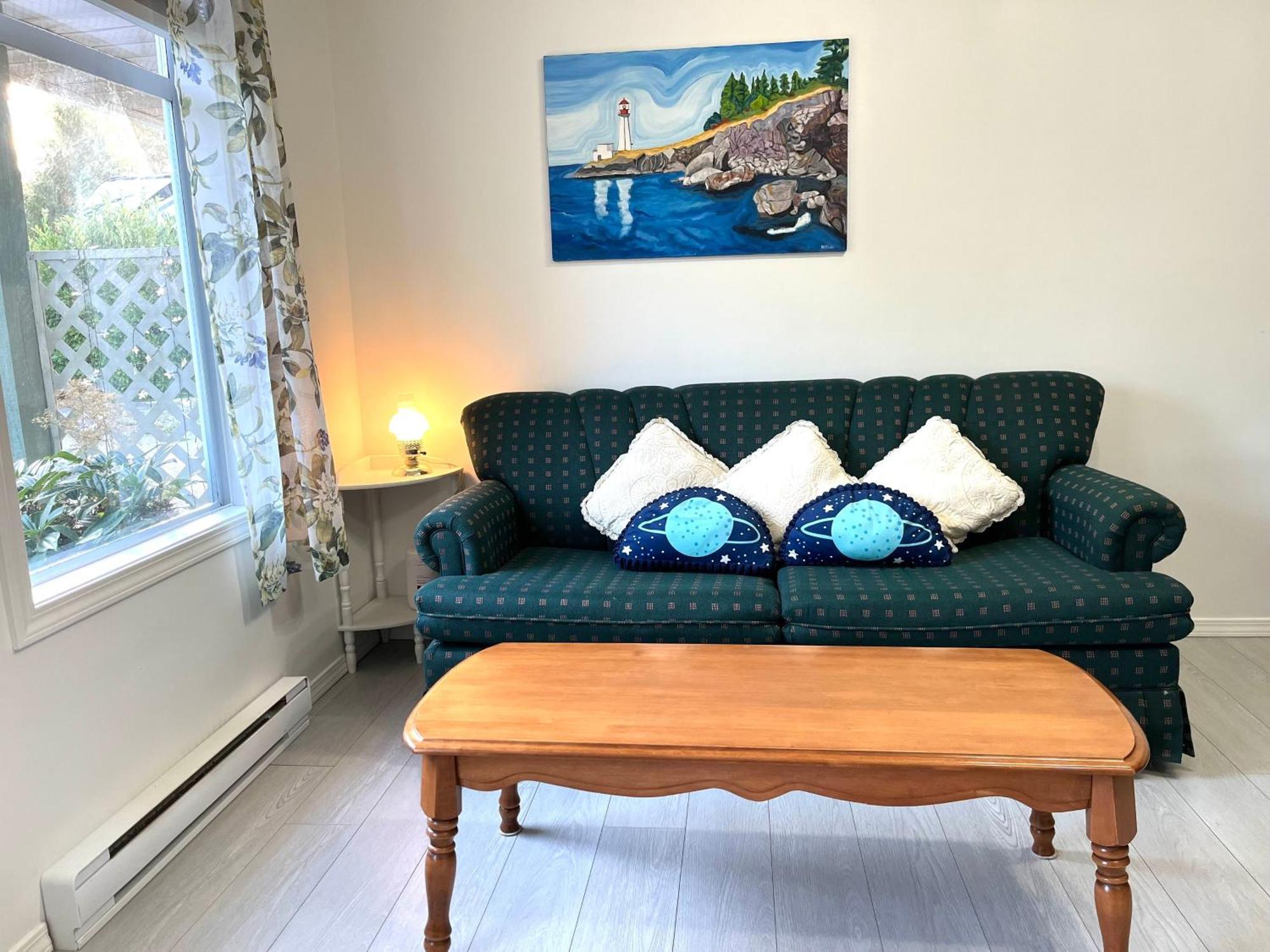 Summer Breeze Hotell Sooke Exteriör bild