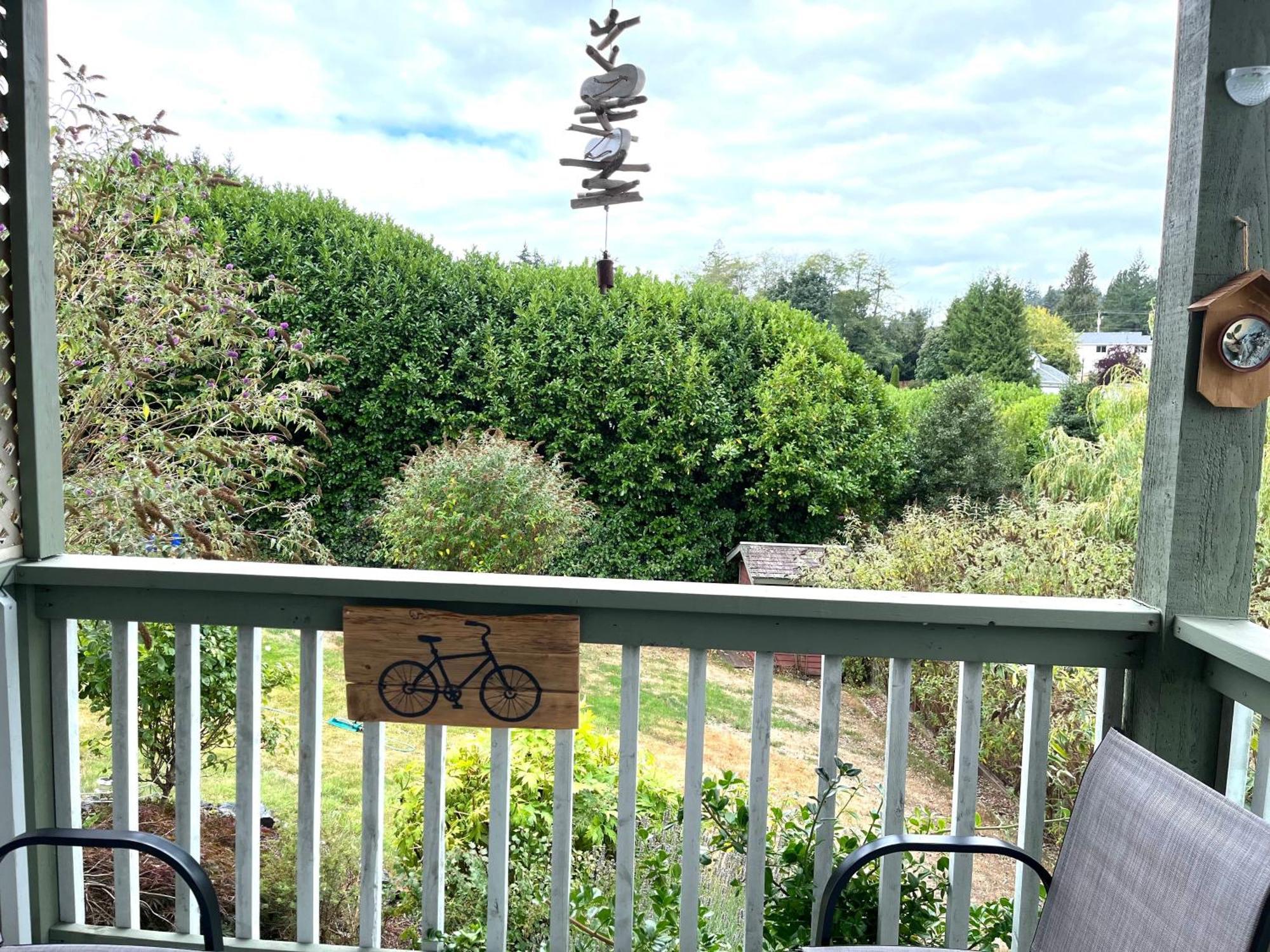Summer Breeze Hotell Sooke Exteriör bild